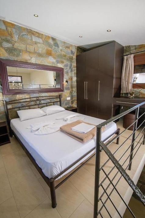 Stone Suites Pefkochori Esterno foto